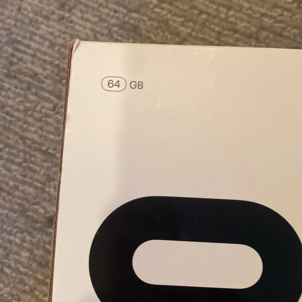 Oculus QUEST 2 64gb -great condition -charging cable and glasses spacer missing